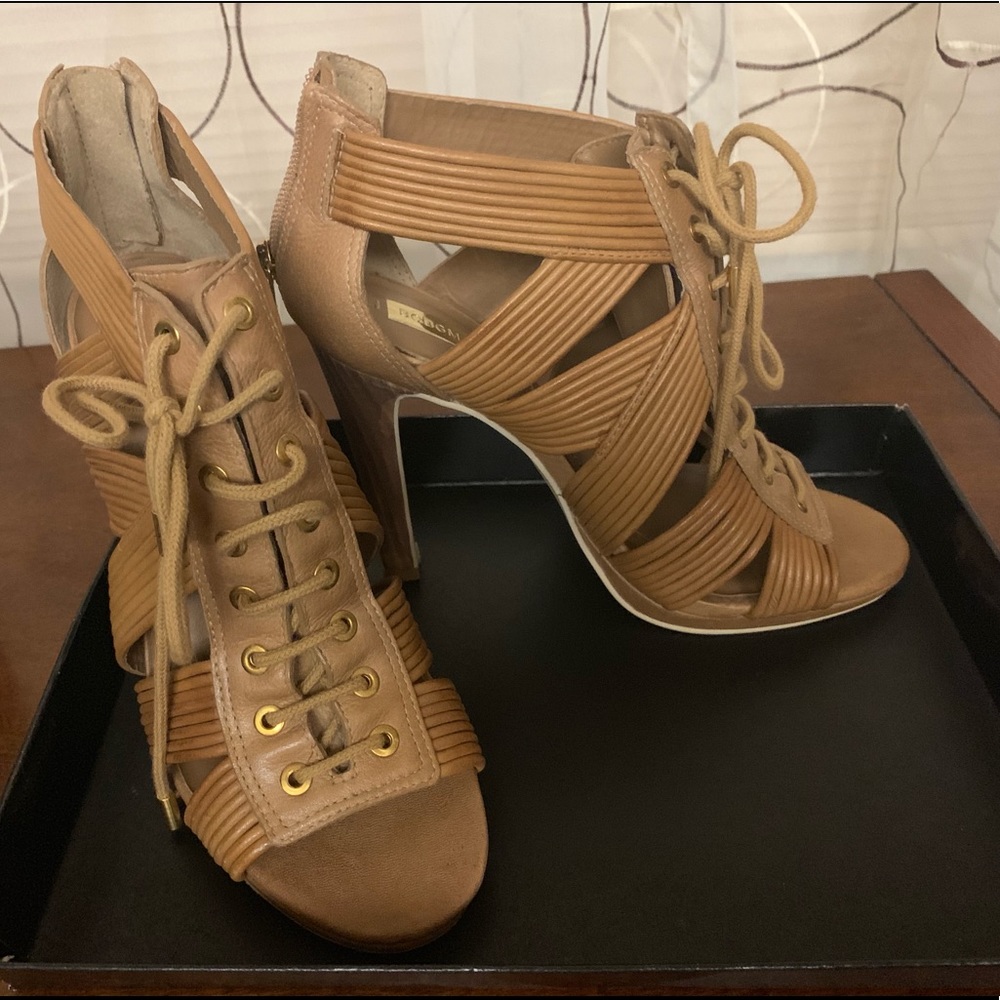 BCBG MaxAzria Tan / light brown Sandals size 8